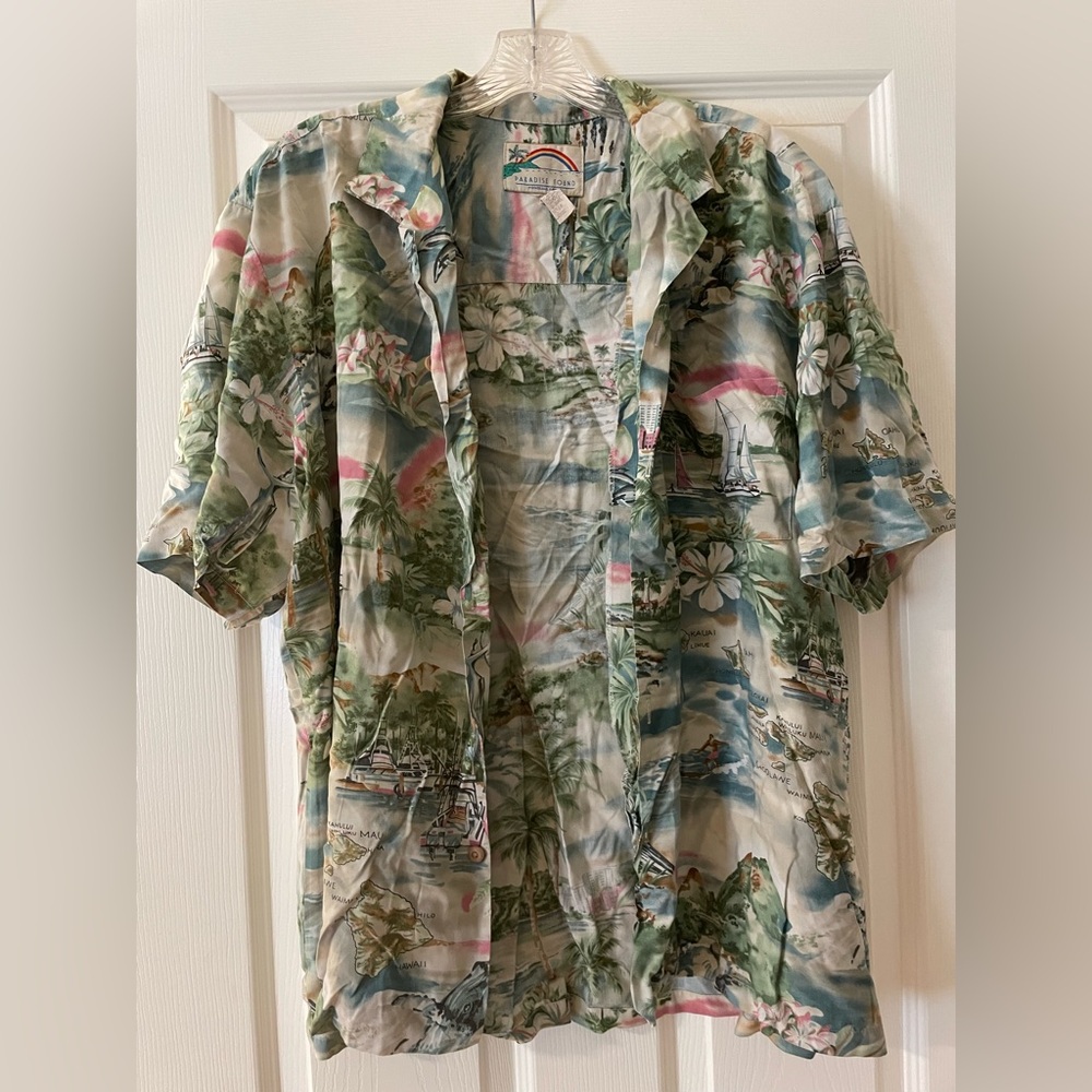 Men’s Paradise Found Hawaiian shirt. Size L